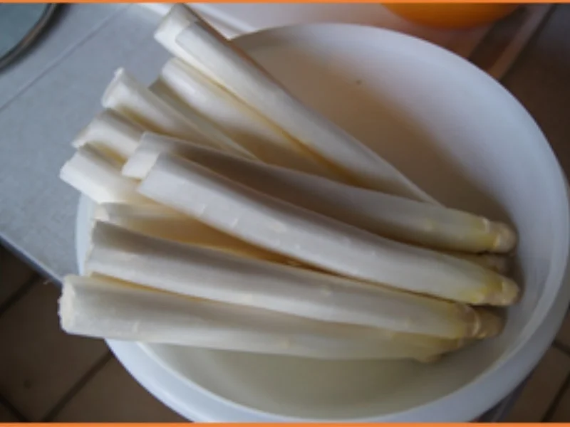 Rezept: Spargel mit Ei-Basilikum-Marinade, Schinken und Rösti Bild Nr. 15686 Spargel mit Ei-Basilikum-Marinade, Schinken und Rösti - Rezept - Bild Nr. 15686