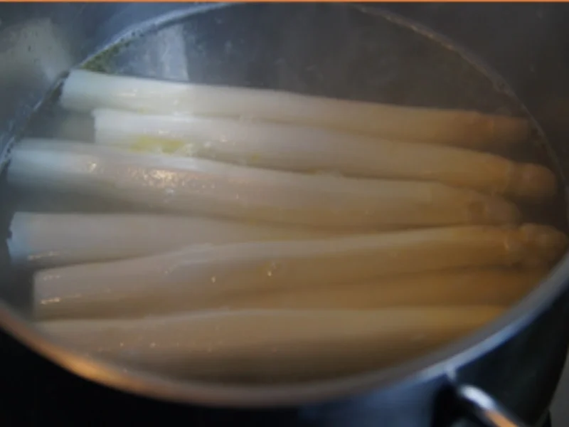 Rezept: Spargel mit Ei-Basilikum-Marinade, Schinken und Rösti Bild Nr. 15688 Spargel mit Ei-Basilikum-Marinade, Schinken und Rösti - Rezept - Bild Nr. 15688