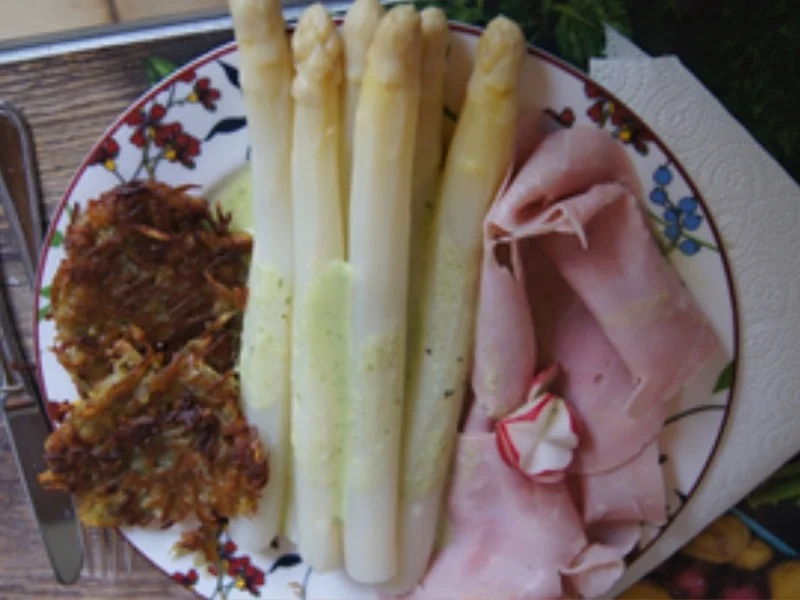 Rezept: Spargel mit Ei-Basilikum-Marinade, Schinken und Rösti Bild Nr. 15697 Spargel mit Ei-Basilikum-Marinade, Schinken und Rösti - Rezept - Bild Nr. 15697