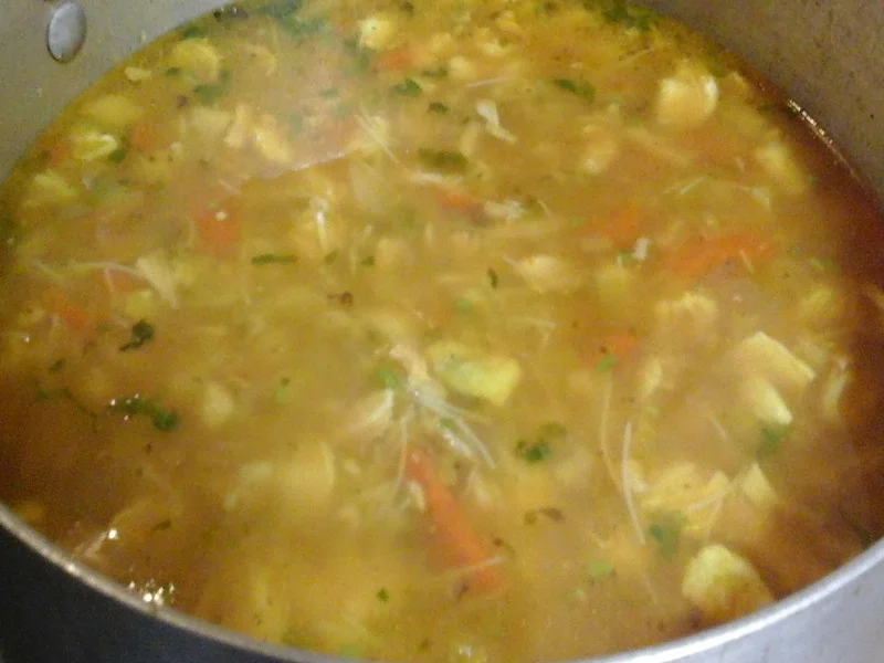 Rezept: Hühnersuppeneintopf mit gemischter Einlage Bild Nr. 2 Hühnersuppeneintopf mit gemischter Einlage - Rezept - Bild Nr. 2