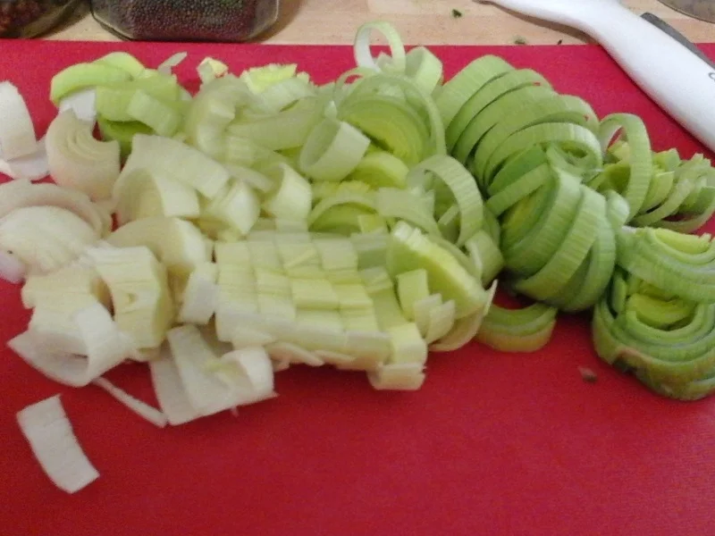 Rezept: Hühnersuppeneintopf mit gemischter Einlage Bild Nr. 5 Hühnersuppeneintopf mit gemischter Einlage - Rezept - Bild Nr. 5