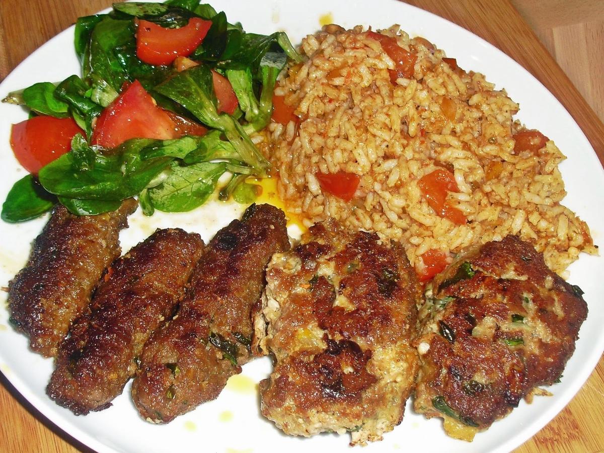 Cevapcici und Köfte mit Paprika-Tomatenreis - kulinarische Weltreise 04 ...