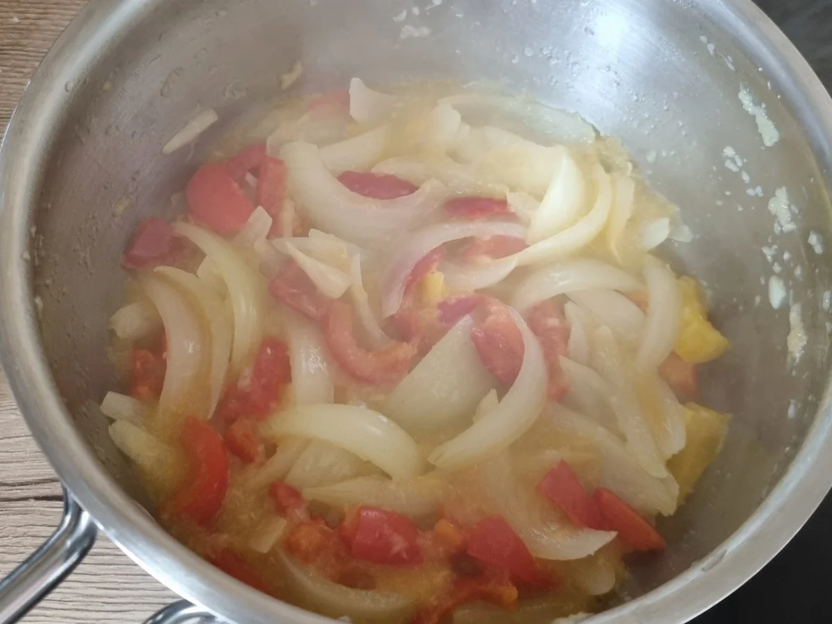 Feuriger Hackbraten mit Zwiebeln und Paprika - Rezept - Bild Nr. 15705