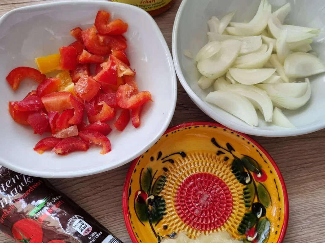 Feuriger Hackbraten mit Zwiebeln und Paprika - Rezept - Bild Nr. 15708