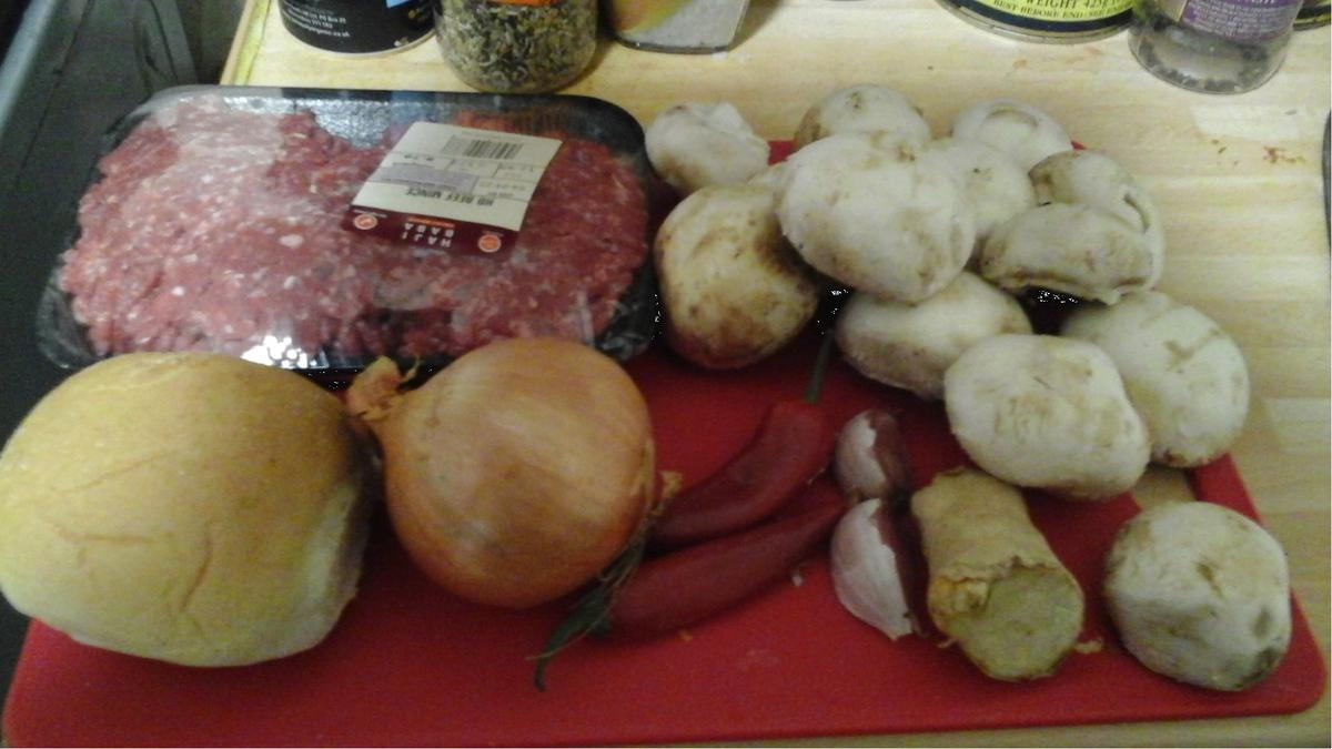 Rindfleisch-Champignon-Buletten mit Rahmsauce und Möhren-Kartoffel-Stampf - Rezept - Bild Nr. 15702