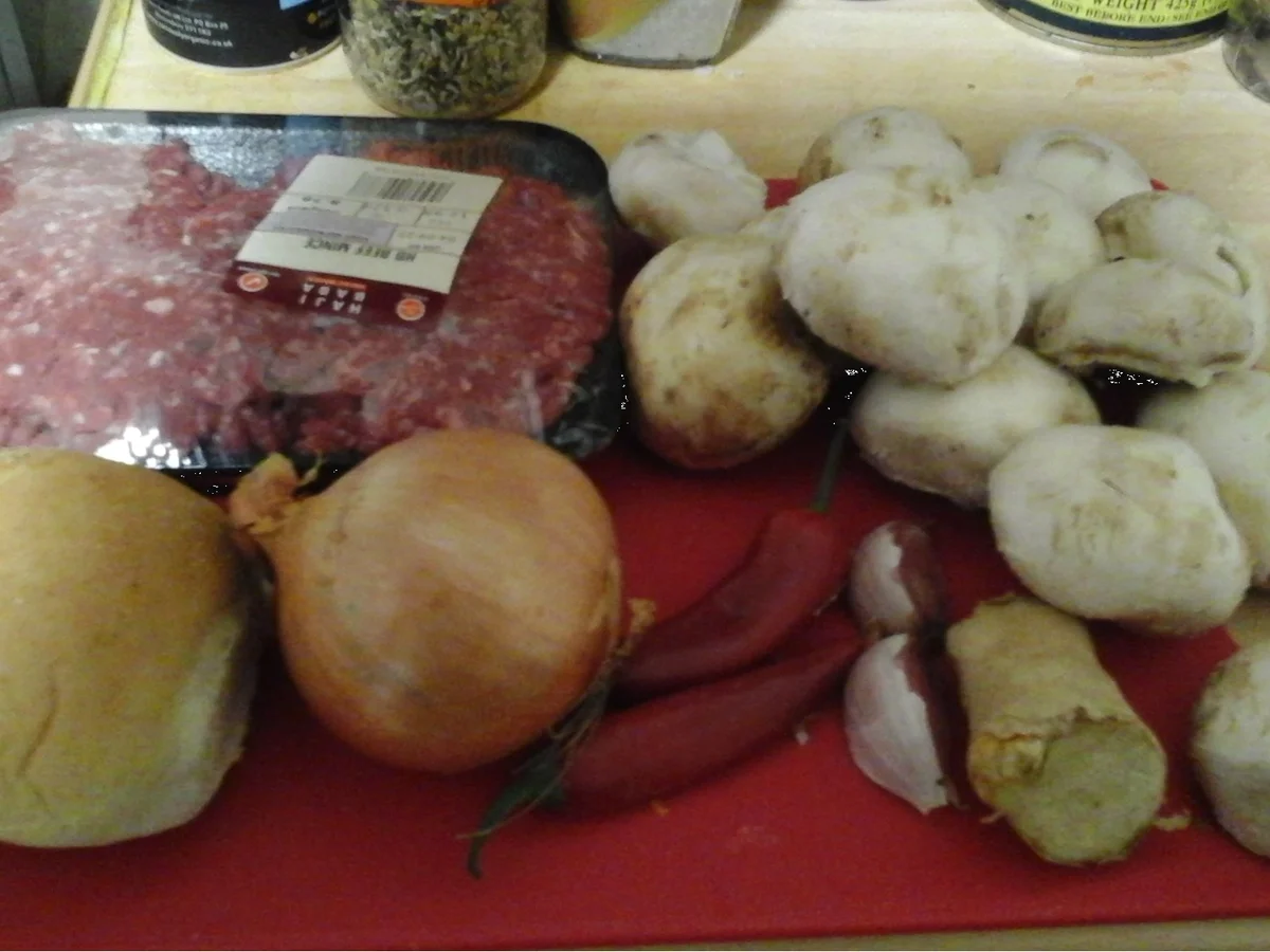 Rindfleisch-Champignon-Buletten mit Rahmsauce und Möhren-Kartoffel-Stampf - Rezept - Bild Nr. 15702