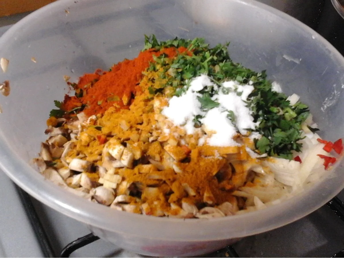 Rindfleisch-Champignon-Buletten mit Rahmsauce und Möhren-Kartoffel-Stampf - Rezept - Bild Nr. 15704