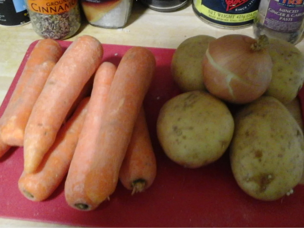 Rindfleisch-Champignon-Buletten mit Rahmsauce und Möhren-Kartoffel-Stampf - Rezept - Bild Nr. 15710