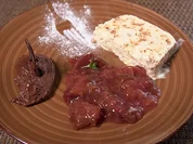 Mousse au chocolat mit Mandelparfait und Pflaumenkompott - Rezept - Bild Nr. 2