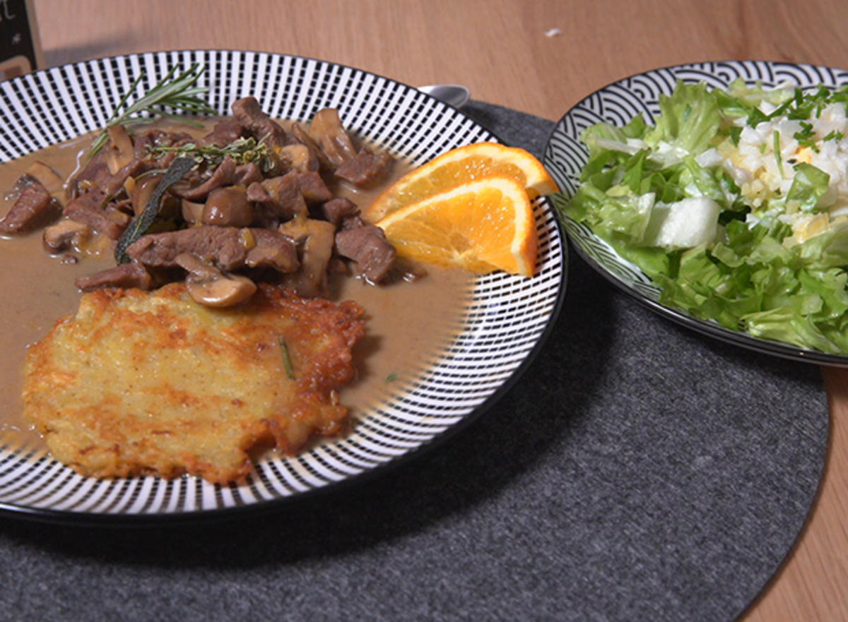 Kalbsragout à l&amp;#39;Orange mit Kartoffelpuffer und Endiviensalat - Rezept ...