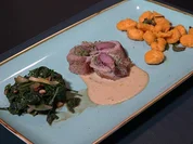 Kalbsinvoltini mit Süßkartoffel-Gnocchi und Spinat - Rezept - Bild Nr. 2