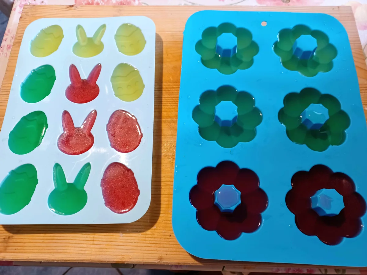 Rezept: Bunte Frischkäsetorte Bild Nr. 15707 Bunte Frischkäsetorte - Rezept - Bild Nr. 15707