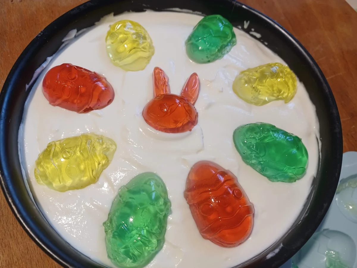 Rezept: Bunte Frischkäsetorte Bild Nr. 15714 Bunte Frischkäsetorte - Rezept - Bild Nr. 15714