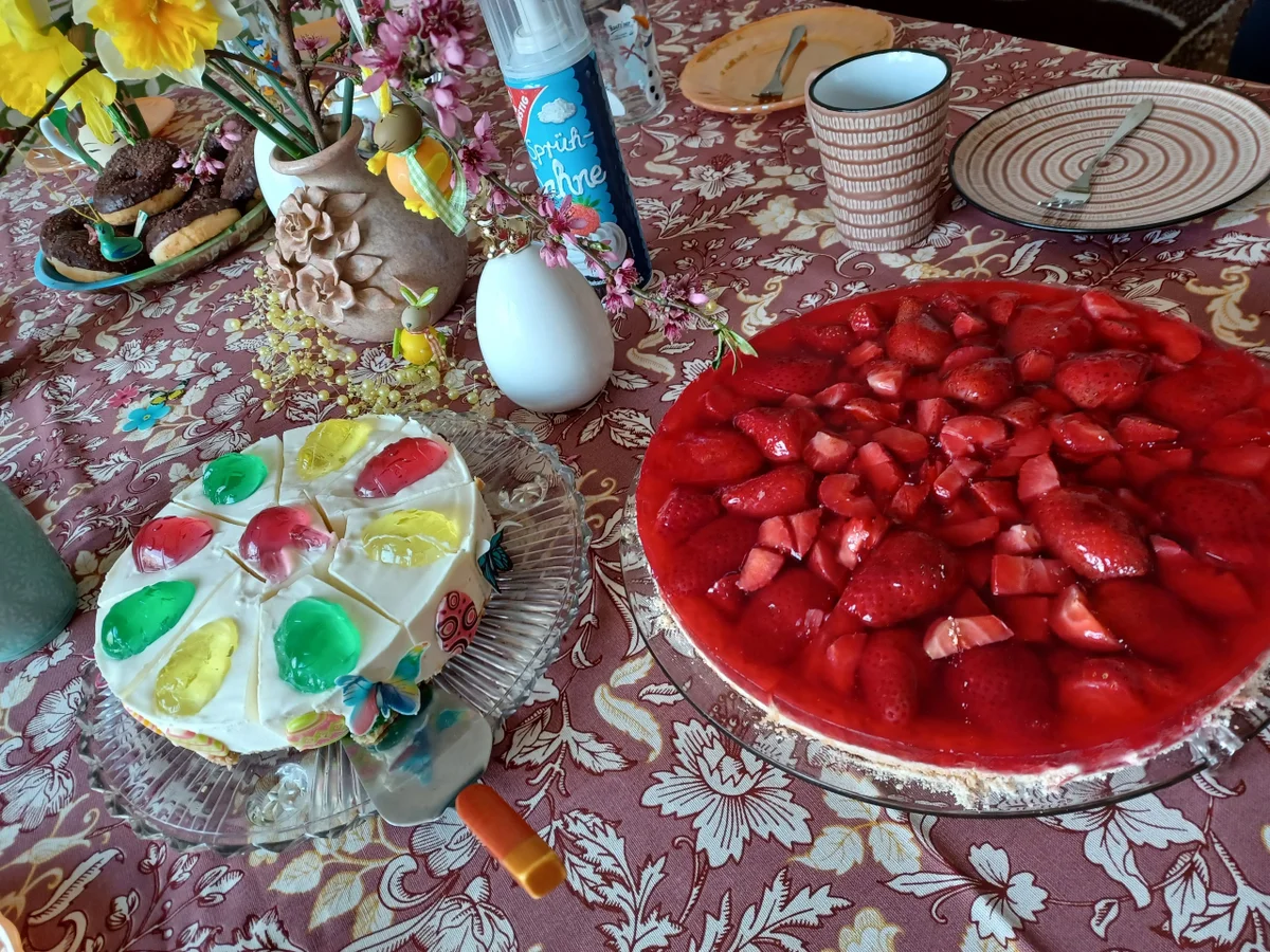 Rezept: Bunte Frischkäsetorte Bild Nr. 15718 Bunte Frischkäsetorte - Rezept - Bild Nr. 15718