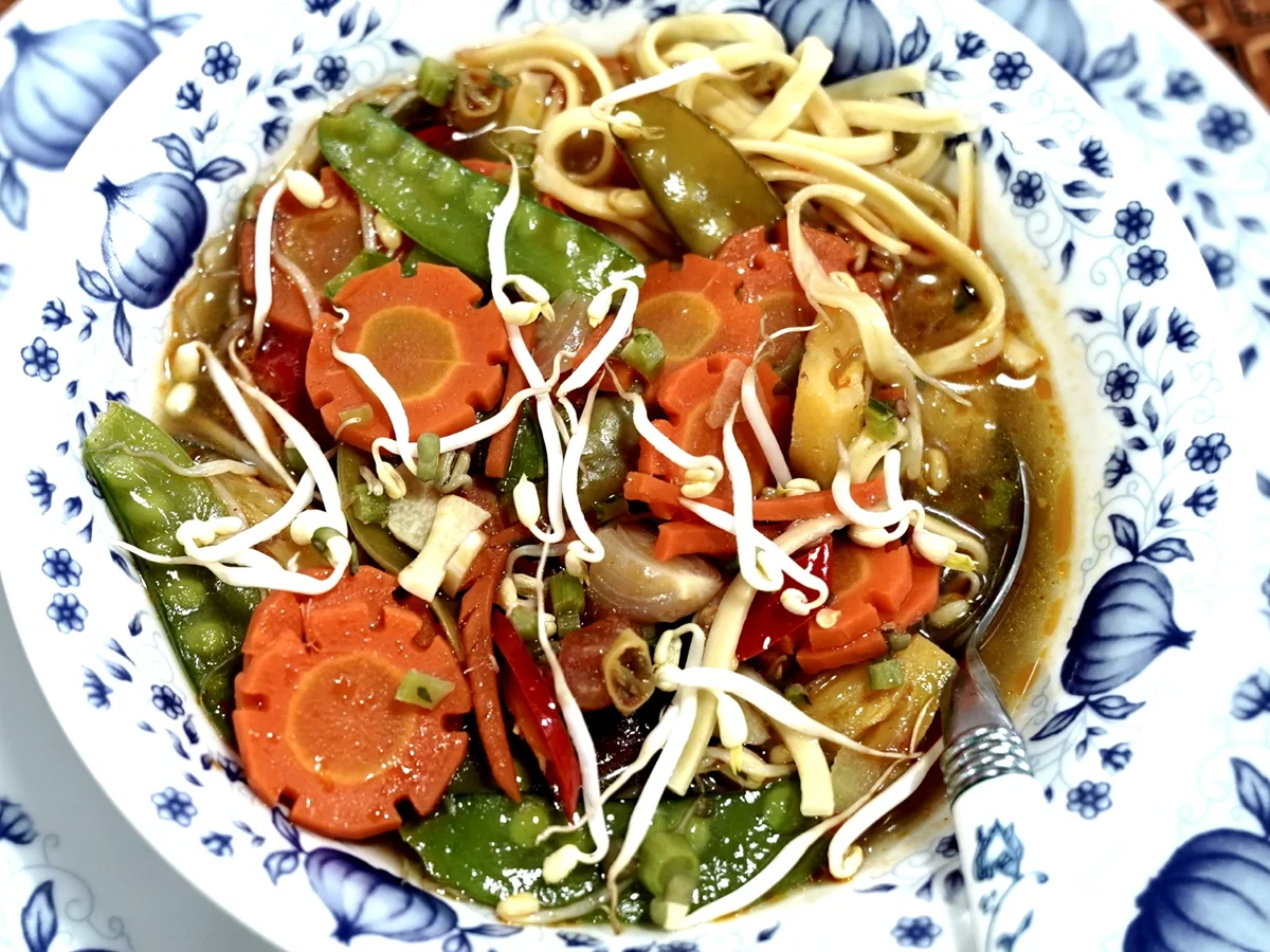 Exotisch-festliche Gemüsesuppe mit Linguine - Rezept - Bild Nr. 15717