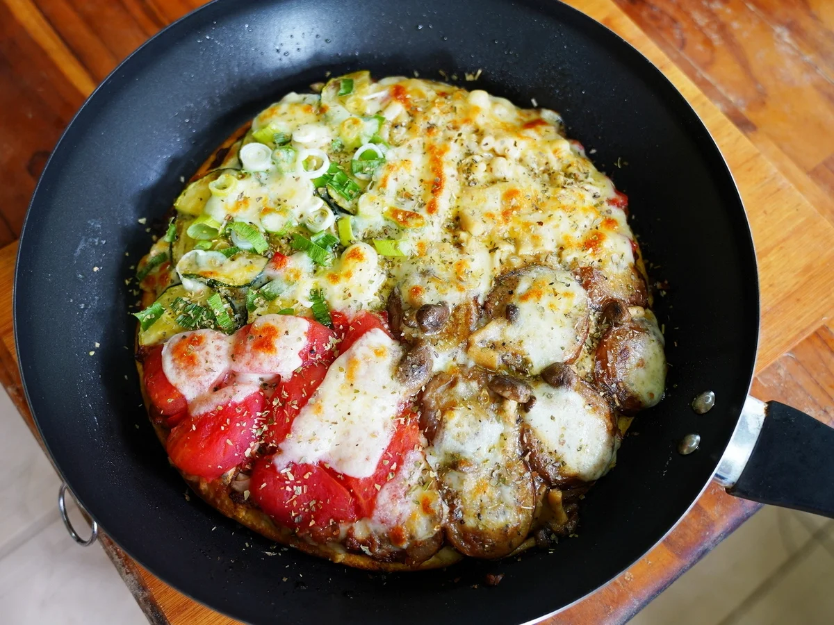 Rezept: Pfannenpizza Quadro Stagione ala Francesca Bild Nr. 2 Pfannenpizza Quadro Stagione ala Francesca - Rezept - Bild Nr. 2