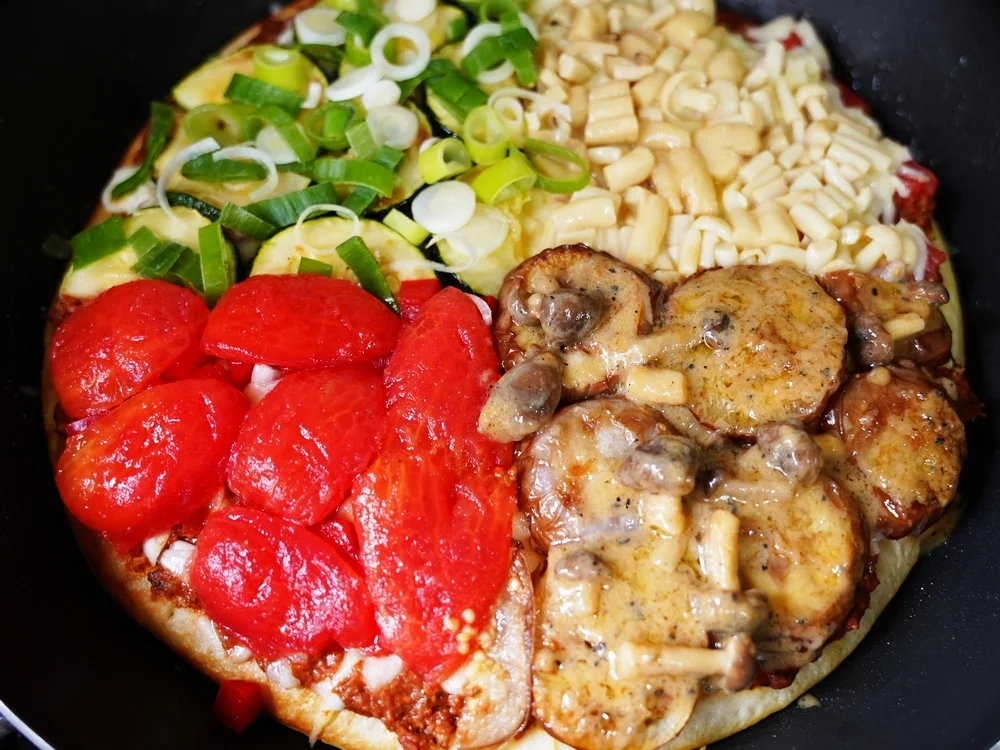 Rezept: Pfannenpizza Quadro Stagione ala Francesca Bild Nr. 15722 Pfannenpizza Quadro Stagione ala Francesca - Rezept - Bild Nr. 15722