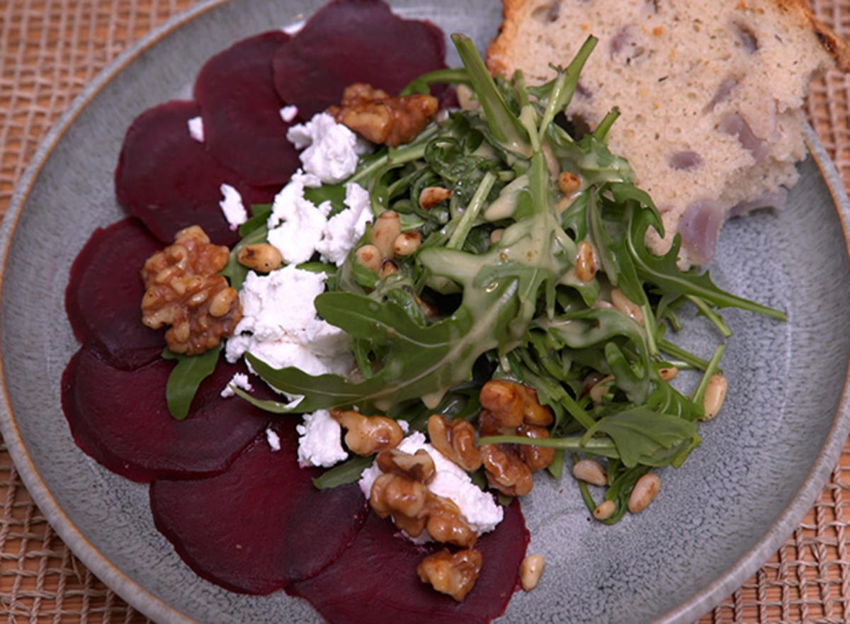 Rote-Beete-Carpaccio und Rucola-Salat mit Walnüssen - Rezept - Bild Nr. 15717