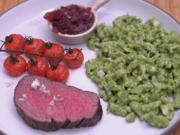 Roastbeef mit Spinat-Bärlauch-Spätzle, dazu Schmortomaten und Zwiebelmarmelade - Rezept - Bild Nr. 15717