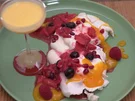 Pavlova mit Eierlikör-Sahne, Mangosauce und marinierten Früchten - Rezept - Bild Nr. 15717