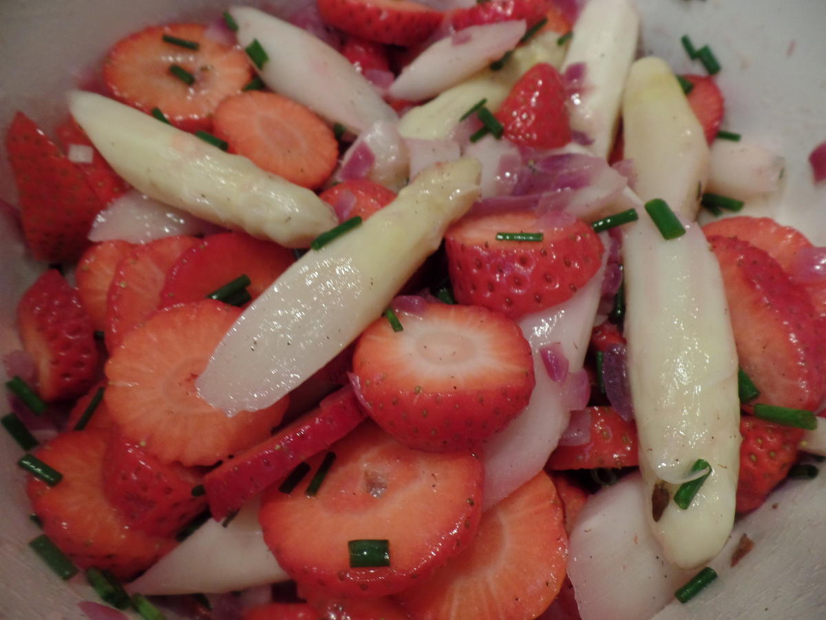 Spargel-Erdbeer-Salat mit Hüftsteak - Rezept - Bild Nr. 15725
