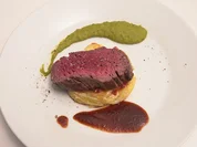 Rinderfilet mit Kartoffelgratin, Erbsenpüree und Kalbsjus - Rezept - Bild Nr. 15717