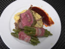 Lammkarree, Speck-Bohnen und Knoblauch-Kartoffelpüree mit Rotwein-Sauce - Rezept - Bild Nr. 2
