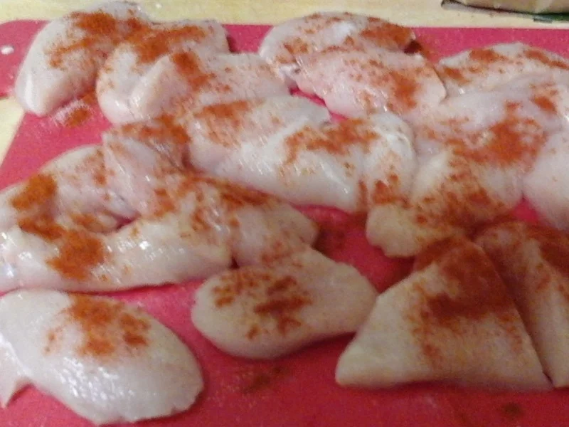 Rezept: Mini-Hähnchenschnitzel mit Rahm-Champignons und gelben Drillingen Bild Nr. 4 Mini-Hähnchenschnitzel mit Rahm-Champignons und gelben Drillingen - Rezept - Bild Nr. 4