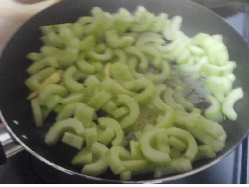 Rezept: Eier in Sahne-Senf-Sauce mit Schmorgurke, Buttermais und Drillingen Bild Nr. 5 Eier in Sahne-Senf-Sauce mit Schmorgurke, Buttermais und Drillingen - Rezept - Bild Nr. 5