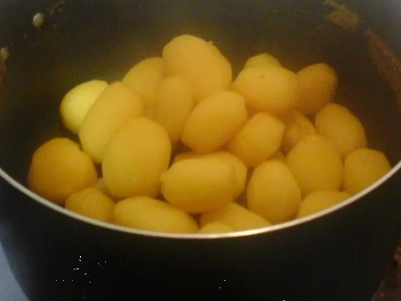 Rezept: Eier in Sahne-Senf-Sauce mit Schmorgurke, Buttermais und Drillingen Bild Nr. 12 Eier in Sahne-Senf-Sauce mit Schmorgurke, Buttermais und Drillingen - Rezept - Bild Nr. 12