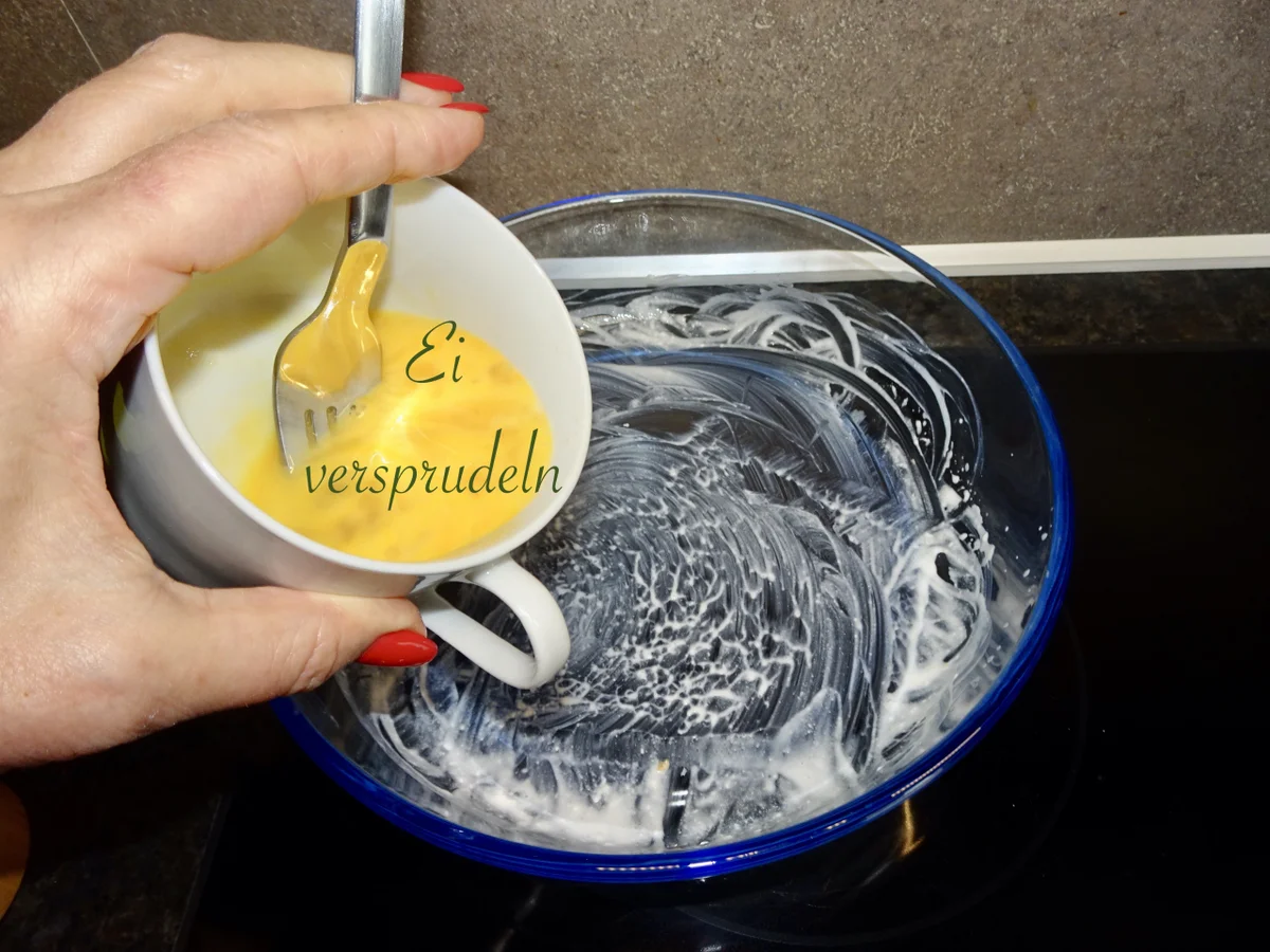 Rezept: Räucherlachs Pofesen auf einem Rucola Salatbett Bild Nr. 15729 Räucherlachs Pofesen auf einem Rucola Salatbett - Rezept - Bild Nr. 15729