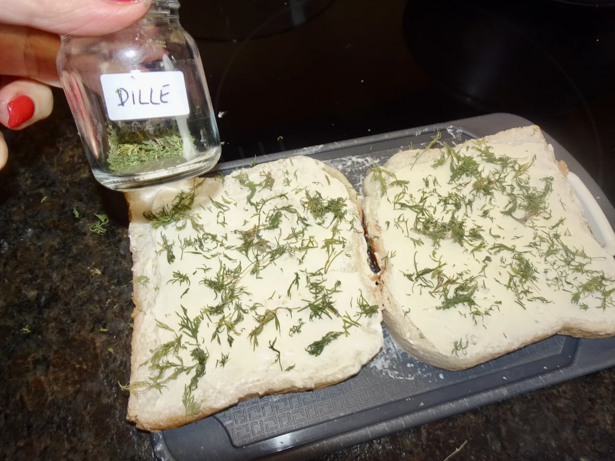 Rezept: Räucherlachs Pofesen auf einem Rucola Salatbett Bild Nr. 15726 Räucherlachs Pofesen auf einem Rucola Salatbett - Rezept - Bild Nr. 15726