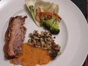 Schweinebauch mit zerstampftem Butternusskürbis, und Apfel-Walnuss-Salsa - Rezept - Bild Nr. 2