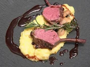 Lammkrone auf Kartoffel-Sellerie-Stampf, Dreierlei von der Bohne und Rotwein-Jus - Rezept - Bild Nr. 15719