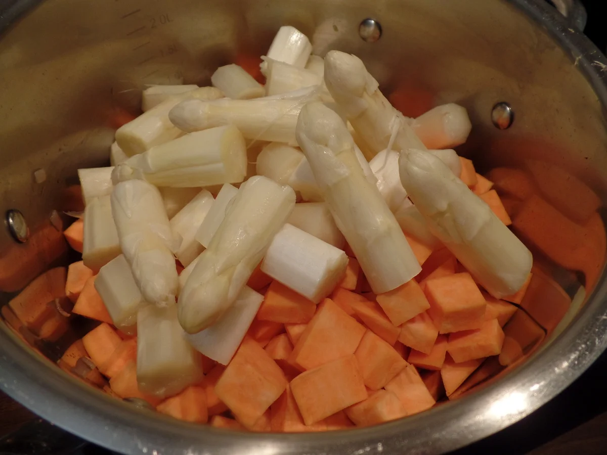 Rezept: Spargel-Süßkartoffel Suppe Bild Nr. 15721 Spargel-Süßkartoffel Suppe - Rezept - Bild Nr. 15721