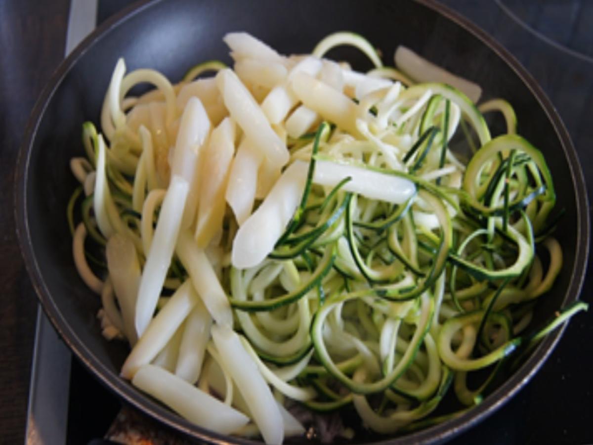 Spargel Zucchini-Spaghetti - Rezept - Bild Nr. 11