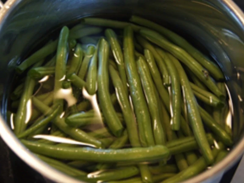 Rezept: Bobby Bohnen in Senfsauce mit gekochten Eiern und gelben Drillingen Bild Nr. 15721 Bobby Bohnen in Senfsauce mit gekochten Eiern und gelben Drillingen - Rezept - Bild Nr. 15721