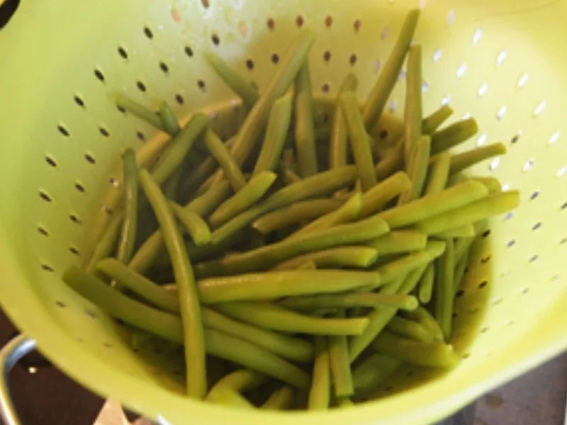Rezept: Bobby Bohnen in Senfsauce mit gekochten Eiern und gelben Drillingen Bild Nr. 15722 Bobby Bohnen in Senfsauce mit gekochten Eiern und gelben Drillingen - Rezept - Bild Nr. 15722