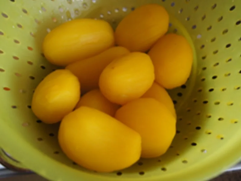 Rezept: Bobby Bohnen in Senfsauce mit gekochten Eiern und gelben Drillingen Bild Nr. 15730 Bobby Bohnen in Senfsauce mit gekochten Eiern und gelben Drillingen - Rezept - Bild Nr. 15730