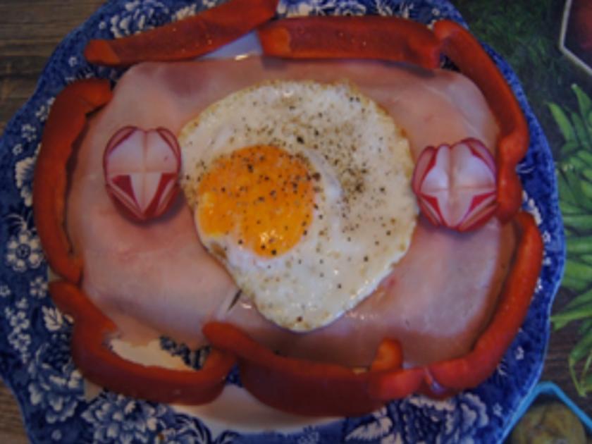 Spiegelei auf gerösteten Schinkenbrot - Rezept - kochbar.de