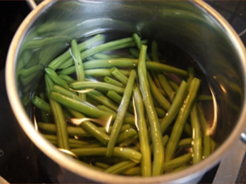Rezept: Knusper-Seelachsfilet mit Bobby Bohnen und gelben Drillingen Bild Nr. 6 Knusper-Seelachsfilet mit Bobby Bohnen und gelben Drillingen - Rezept - Bild Nr. 6