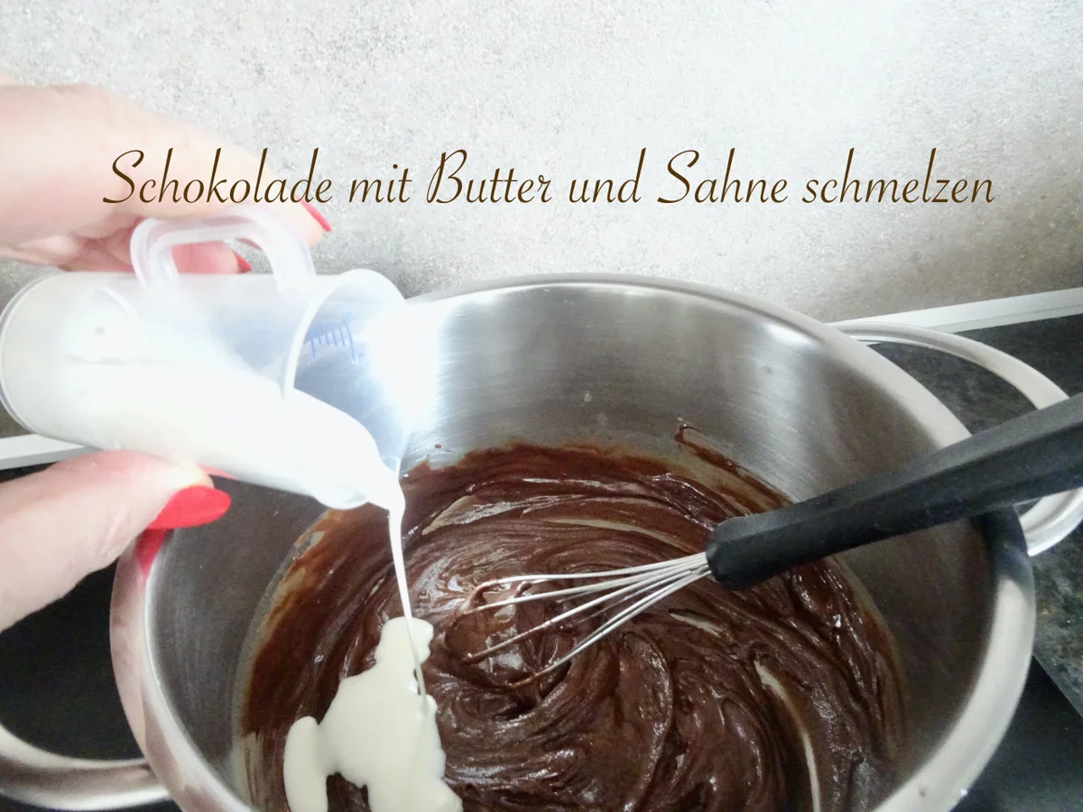 Rezept: Brandteig - Pyramide ... mit Schokocreme gefüllte Profiteroles Bild Nr. 15725 Brandteig - Pyramide ... mit Schokocreme gefüllte Profiteroles - Rezept - Bild Nr. 15725