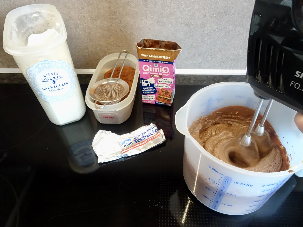 Rezept: Brandteig - Pyramide ... mit Schokocreme gefüllte Profiteroles Bild Nr. 15730 Brandteig - Pyramide ... mit Schokocreme gefüllte Profiteroles - Rezept - Bild Nr. 15730