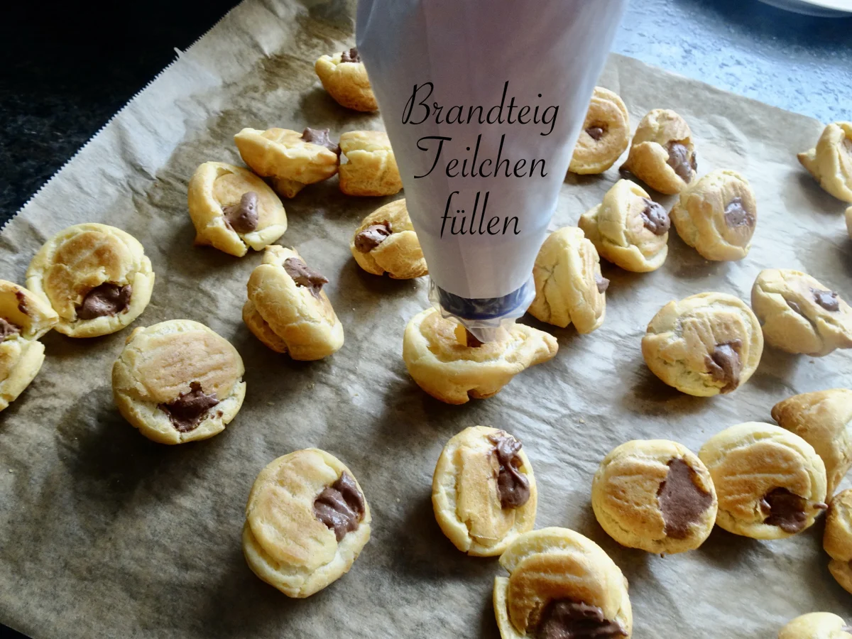 Rezept: Brandteig - Pyramide ... mit Schokocreme gefüllte Profiteroles Bild Nr. 15731 Brandteig - Pyramide ... mit Schokocreme gefüllte Profiteroles - Rezept - Bild Nr. 15731