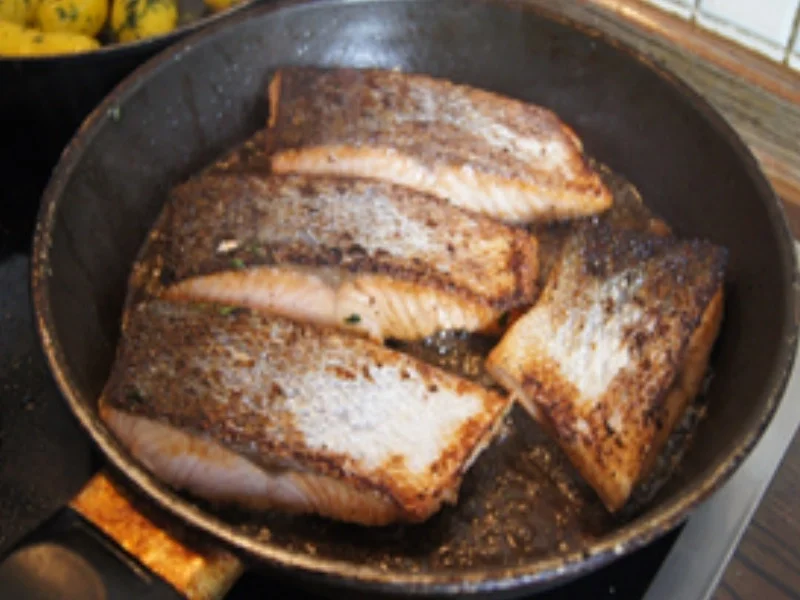Lachsfilet mit Spargel und Petersilien-Kartoffeln - Rezept - Bild Nr. 15726