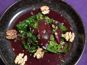 Rote Beete an Babyblattspinat mit Feigenbrot und Humus - Rezept - Bild Nr. 2