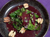 Rote Beete an Babyblattspinat mit Feigenbrot und Humus - Rezept - Bild Nr. 2