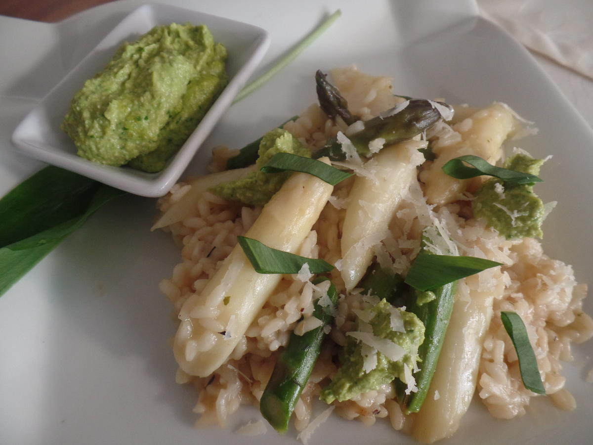 Spargel-Risotto mit Spargel-Bärlauch-Pesto - Rezept - kochbar.de