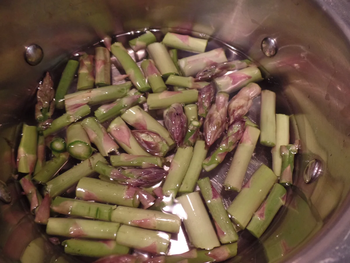 Spargel-Risotto mit Spargel-Bärlauch-Pesto - Rezept - Bild Nr. 15725