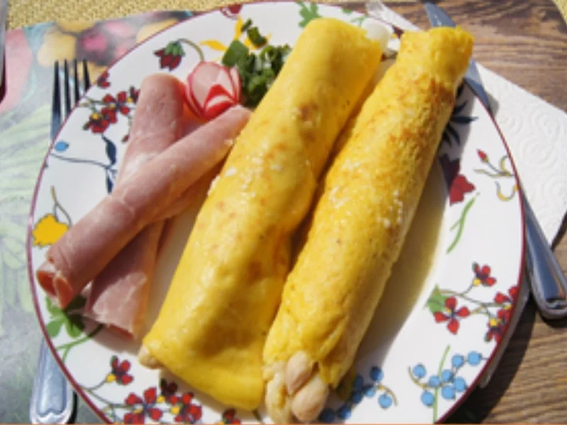 Rezept: Spargel im Pfannkuchen mit gekochten Schinken Bild Nr. 2 Spargel im Pfannkuchen mit gekochten Schinken - Rezept - Bild Nr. 2